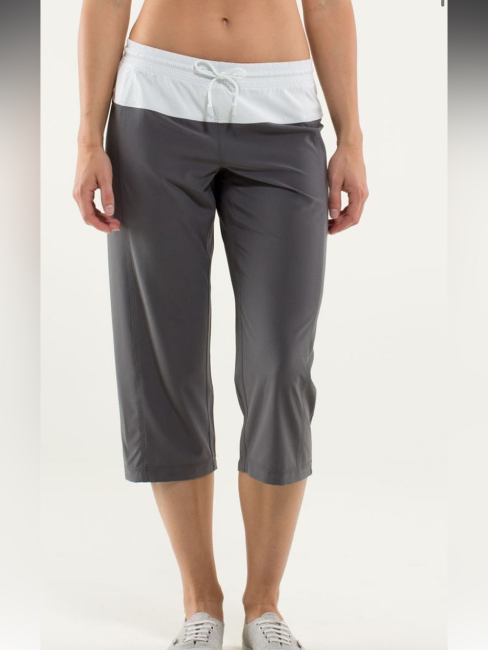 131. Lululemon Step Lively Crop
Soot Light / Nimbus size 12 (waist 17”)
